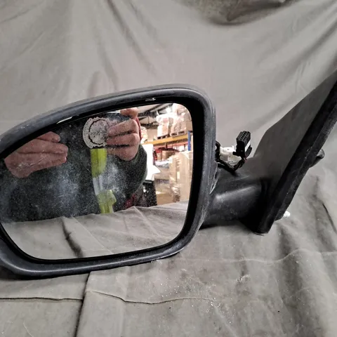 UNKNOWN SIDE MIRROR 