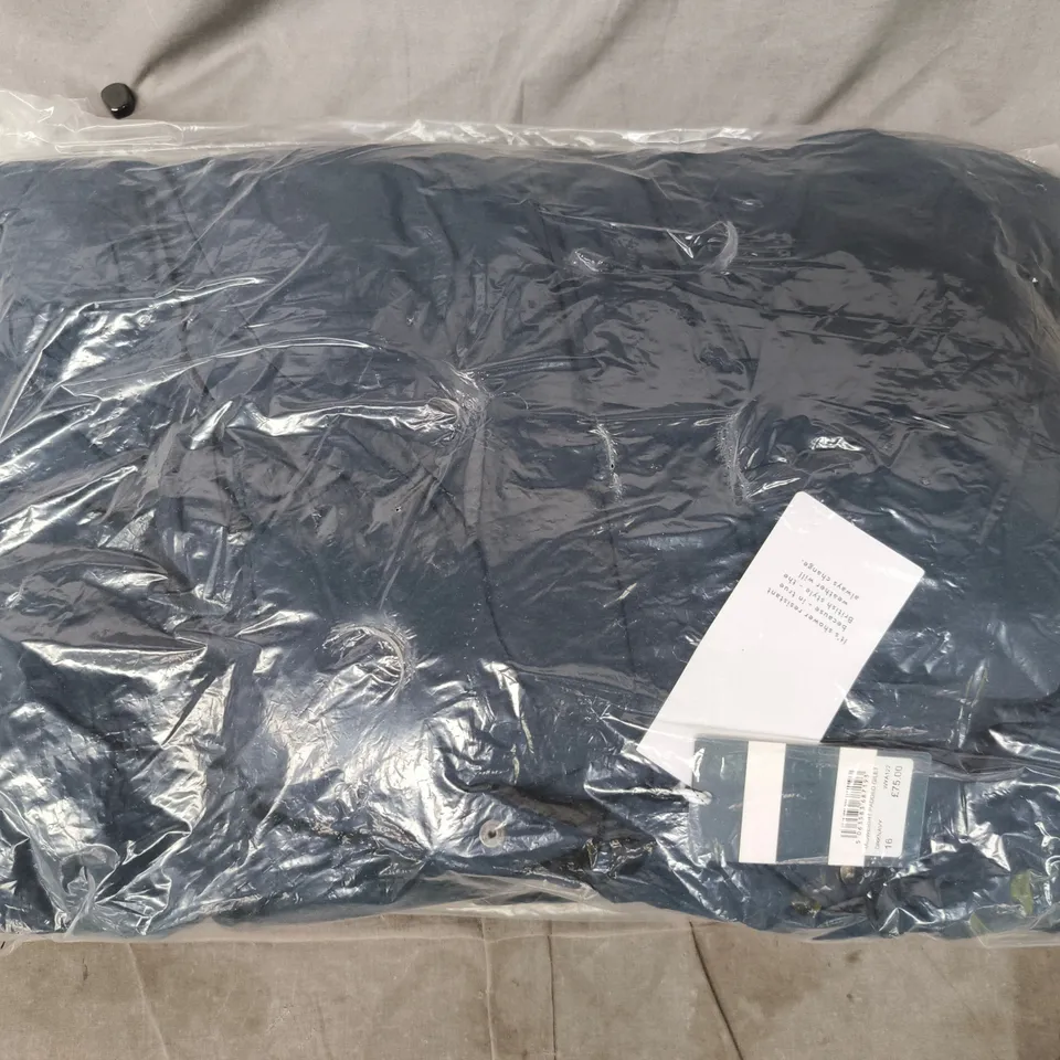 BAGGED CREW CLOTHING COMPANY MIDWEIGHT PADDED GILET IN NAVY SIZE 16