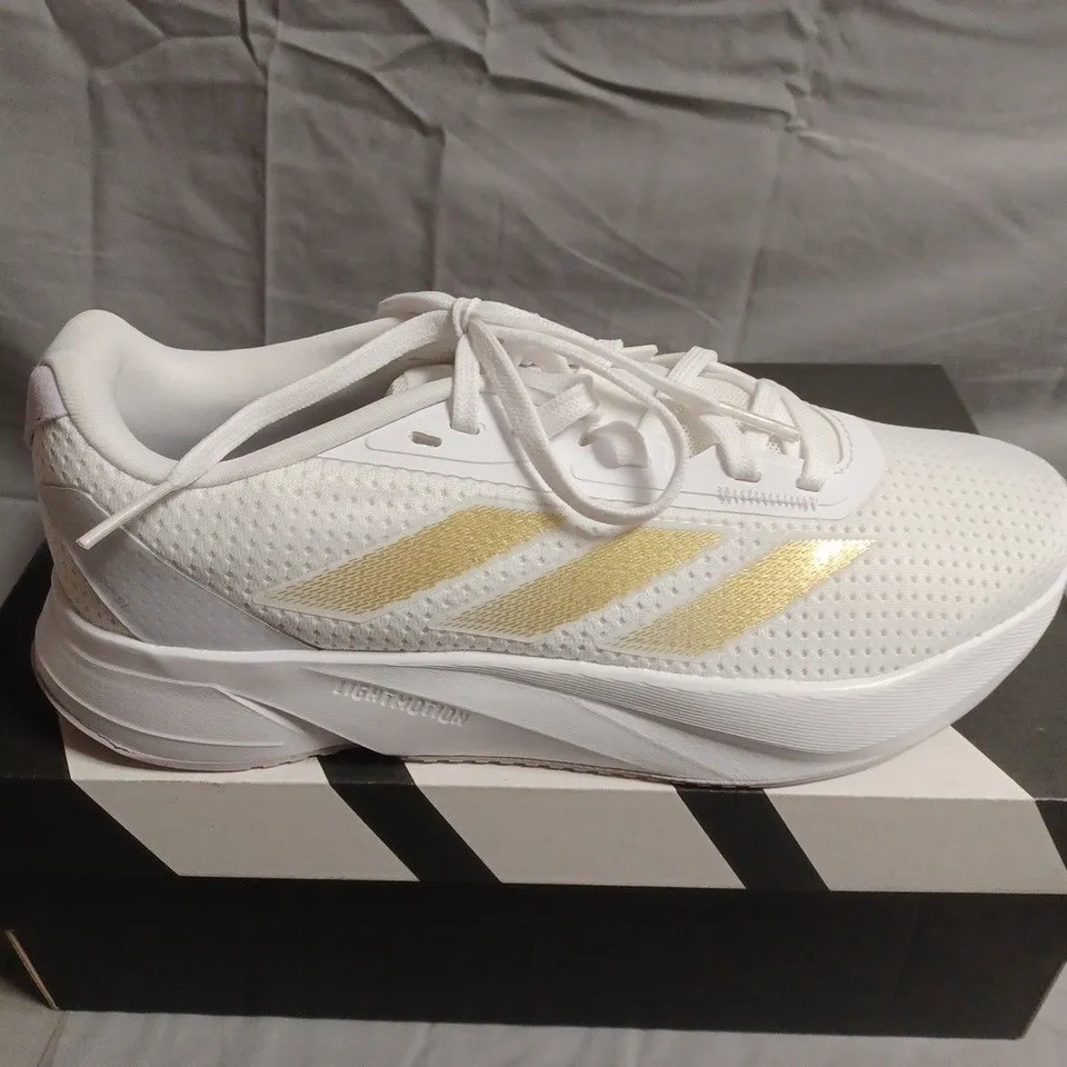 BOXED PAIR OF ADIDAS WHITE RUNNING SHOES- UK SIZE 6