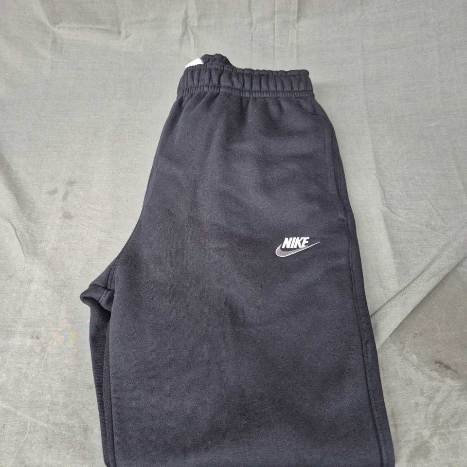 NIKE LOGO FLEECED TRACKSUIT BOTTOMS SIZE M