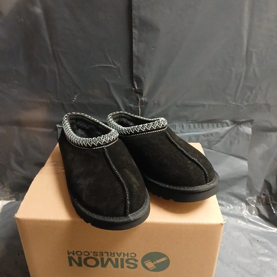 UGG BLACK SUEDE SLIPPERS WITH SHEARLING TRIM SIZE 5