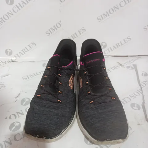 SKETCHERS SLIP-INS TRAINERS - SIZE 7