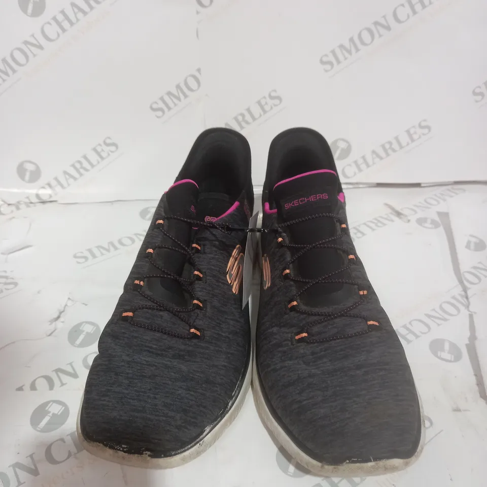 SKETCHERS SLIP-INS TRAINERS - SIZE 7