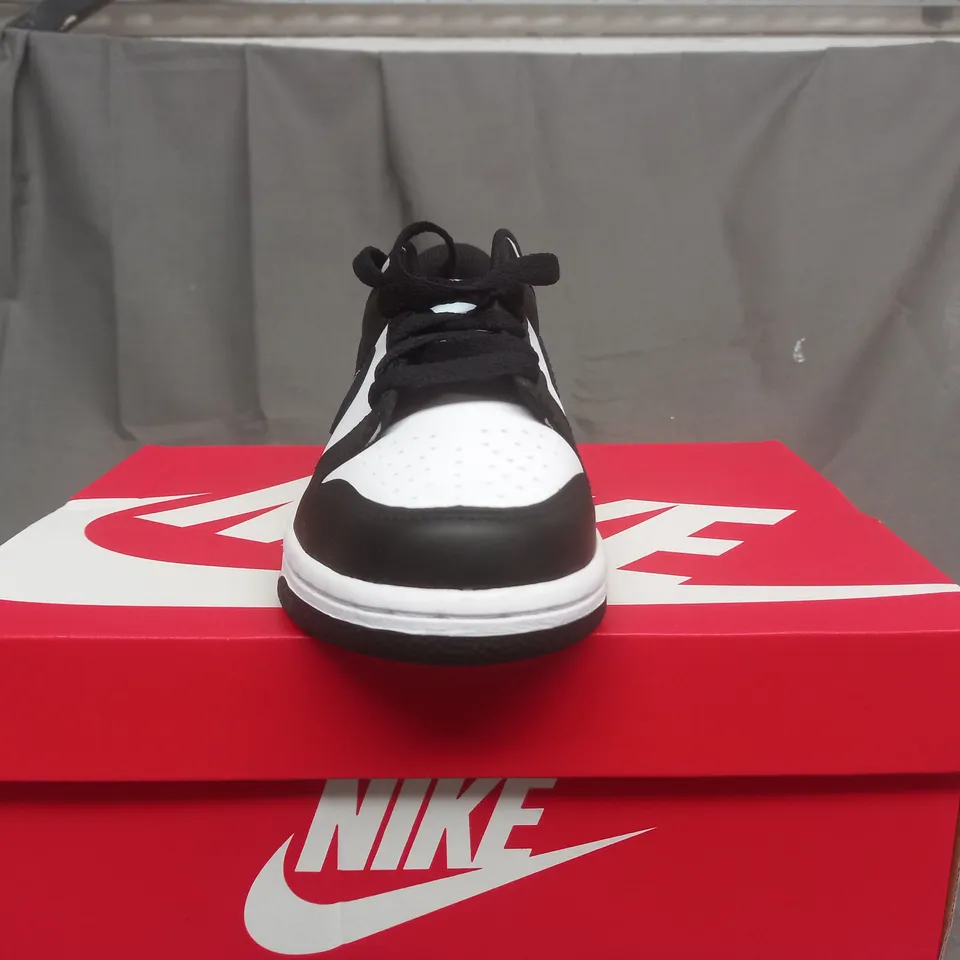 BOXED PAIR OF NIKE TRAINERS IN WHITE AND BLACK UK SIZE 5