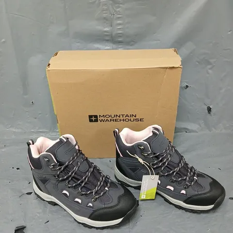 BOXED PAIR OF ADVENTURER WOMENS WATERPROOF WALKING BOOT DARK PURPLE UK 7