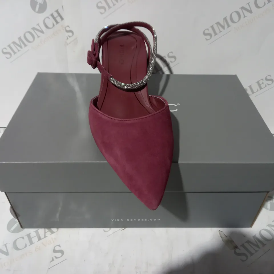 BOXED PAIR OF VIONIC POINTED TOW LOW HEEL SHOES IN SHIRAZ COLOUR SIZE 5.5