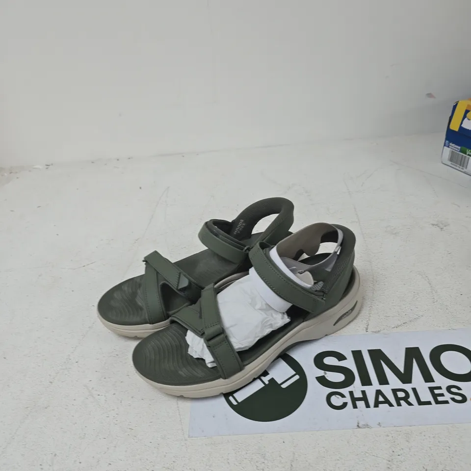 SKECHERS OLIVE GREEN SANDALS – UK 8 (US 11, EUR 41)