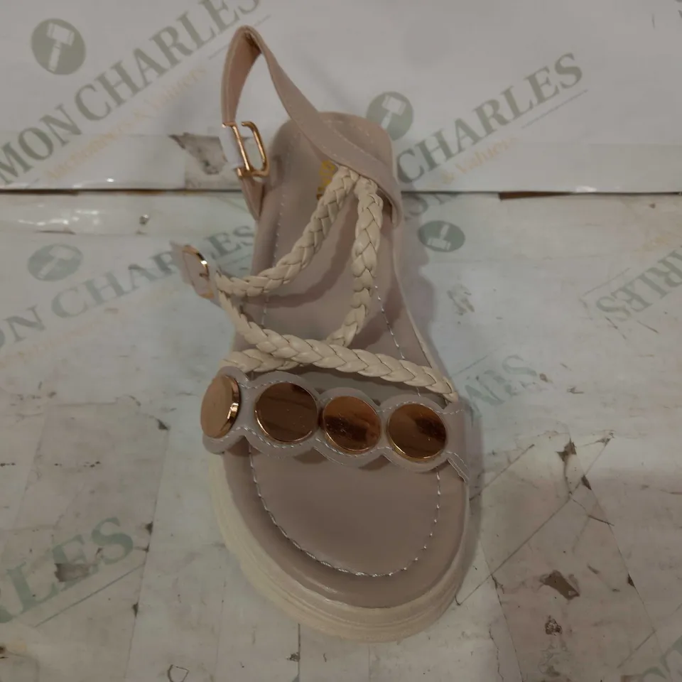 BOXED PAIR OF FASHION OPEN TOE PLATFORM SANDALS IN BEIGE SIZE UNSPECIFIED