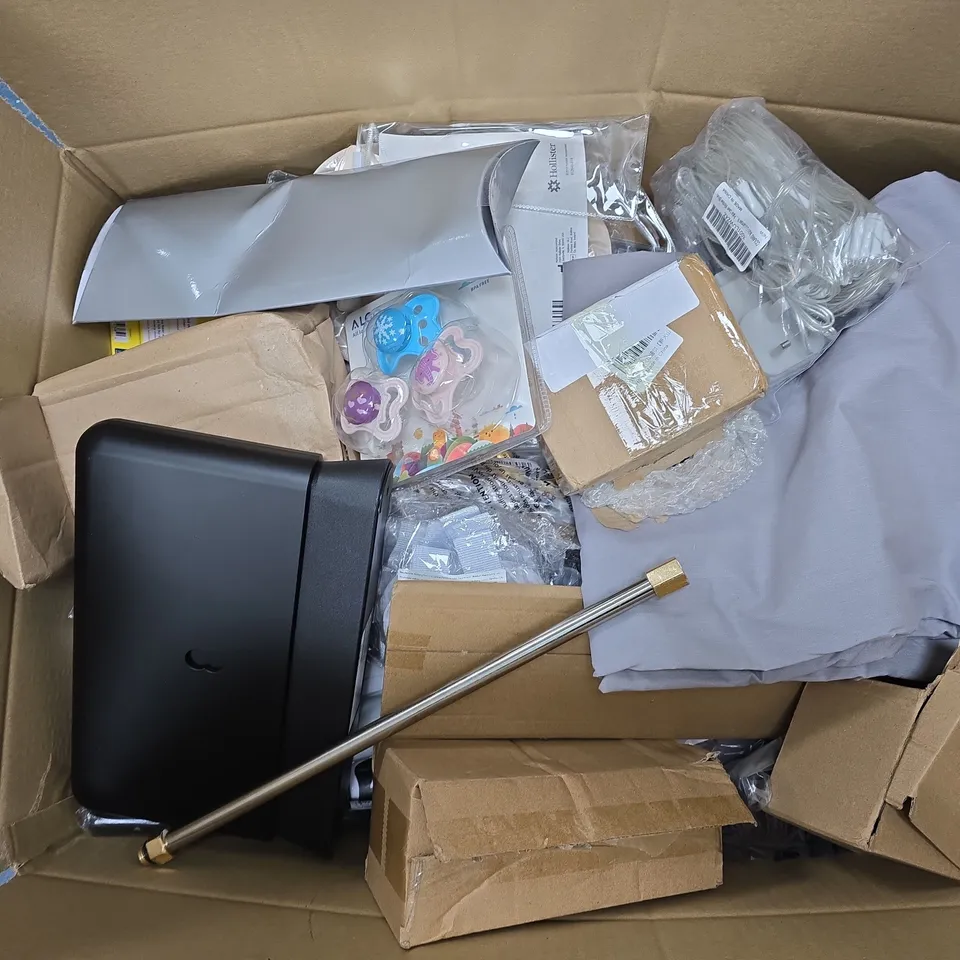 APPROXIMATELY 20 ASSORTED HOUSEHOLD PRODUCTS TO INCLUDE LAUGH A DAY 2026 CALENDER, ROUTER, STRING LIGHTS, ETC - COLLECTION ONLY