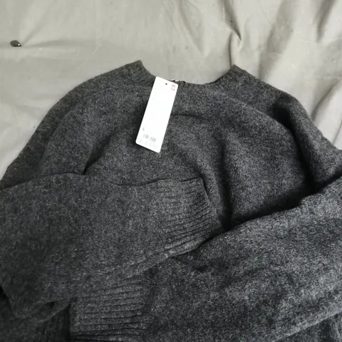 UNIQLO WOMEN’S SOUFFLE YARN CREW NECK SWEATER – DARK GRAY – SIZE S