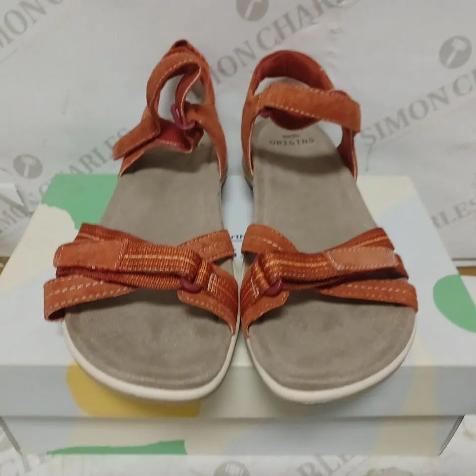 EARTH ORIGINS SALMON RED SIZE 7 SANDALS 