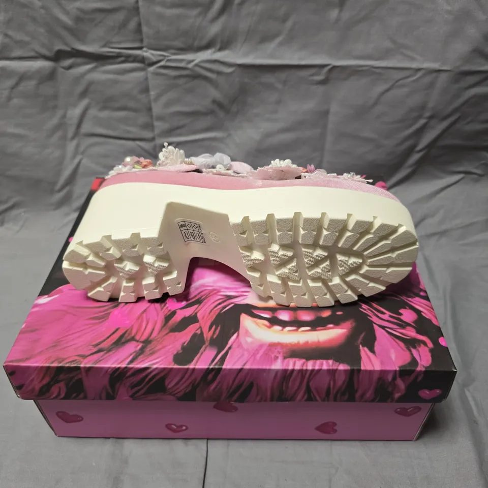 BOXED PAIR OF KOI TIRA PINK MARY JANES FAIRY POWDER EDITION SHOES - 6