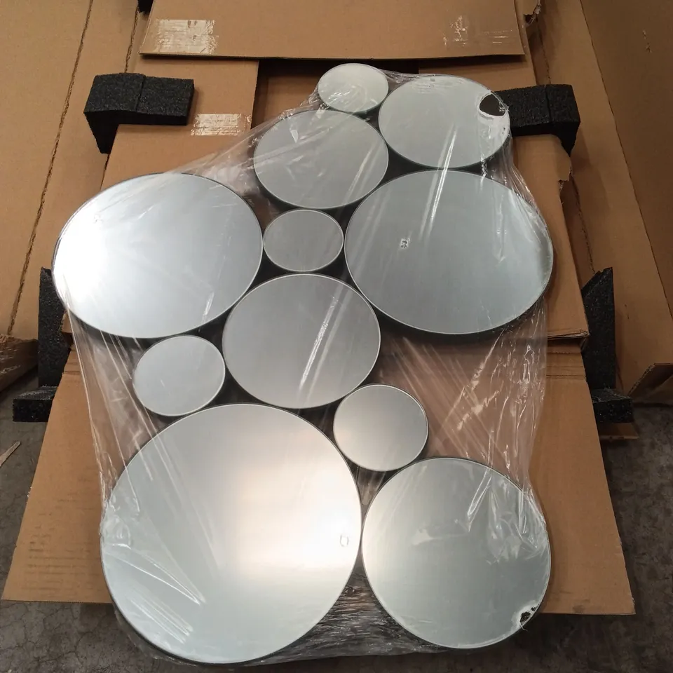 BOXED YEARN BLOOM DECORATIVE WALL MIRROR - BLACK (1 BOX)