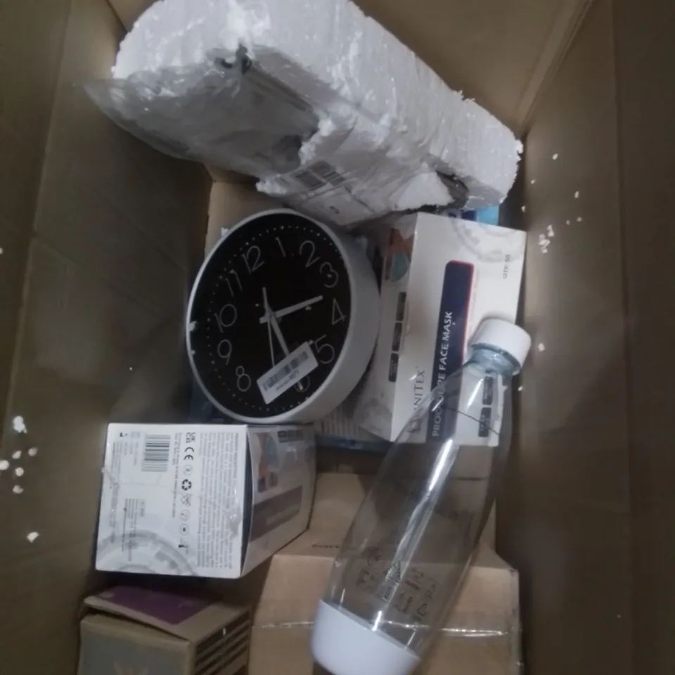 BOX OF ASSORTED ITEMS TO INCLUDE; TOOTHBRUSH HOLDER, KILNER BUTTER DISH, EASY HANGING WARDROBE DEHUMIDIFIER ETC