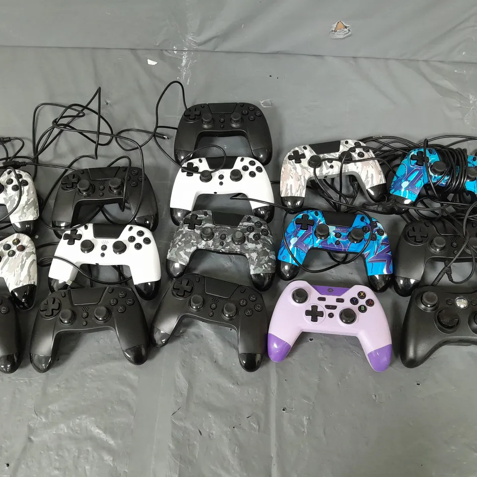 15 ASSORTED GAMING CONTROLLERS IN VARIOUS STYLES AND COLOURS 