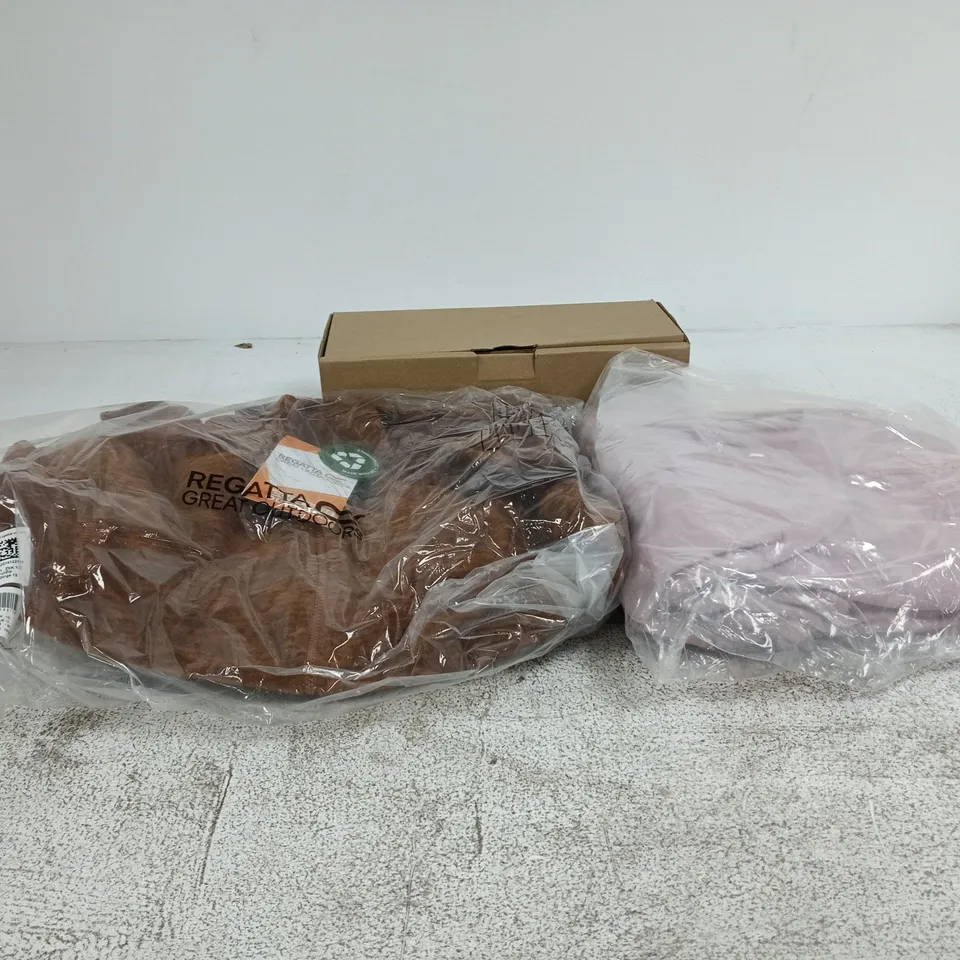 BOX OF APPROXIMATELY 20 ASSORTED ITEMS TO INCLUDE REGATTA, FOOTWEAR ETC