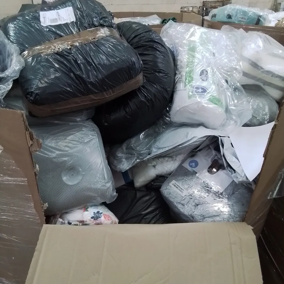 PALLET OF ASSORTED BEDROOM AND COMFORT BASED PRODUCTS TO INCLUDE; PILLOWS, SUPPORT SEAT CUSHIONS AND SIMILARLY RELATED GOODS