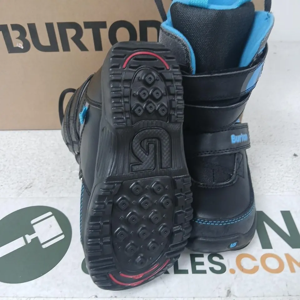 BURTON GROM YOUTH SNOWBOARD BOOTS – BLACK/GRAY/BLUE, UK 11 (US 12C)