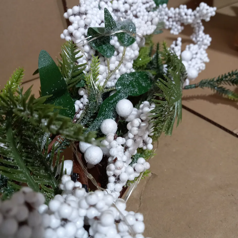 HOME REFLECTIONS 135CM PRELIT BERRY GARLAND WHITE