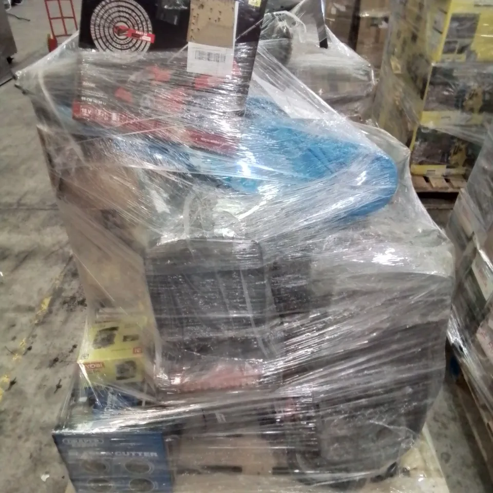 PALLET OF APPROXIMATELY 17 UNPROCESSED RAW RETURN HOUSEHOLD AND ELECTRICAL GOODS TO INCLUDE;