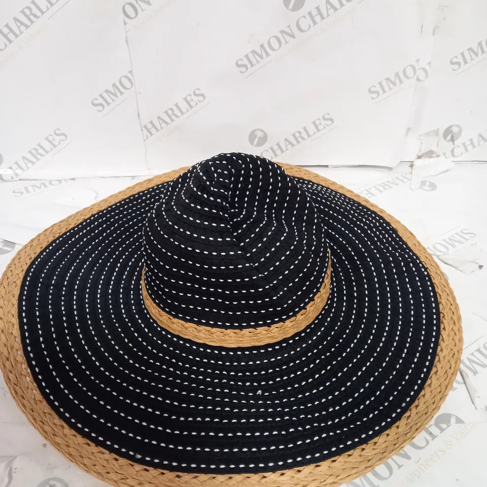 BADGLEY MISCHKA NAVY SUMMER HAT