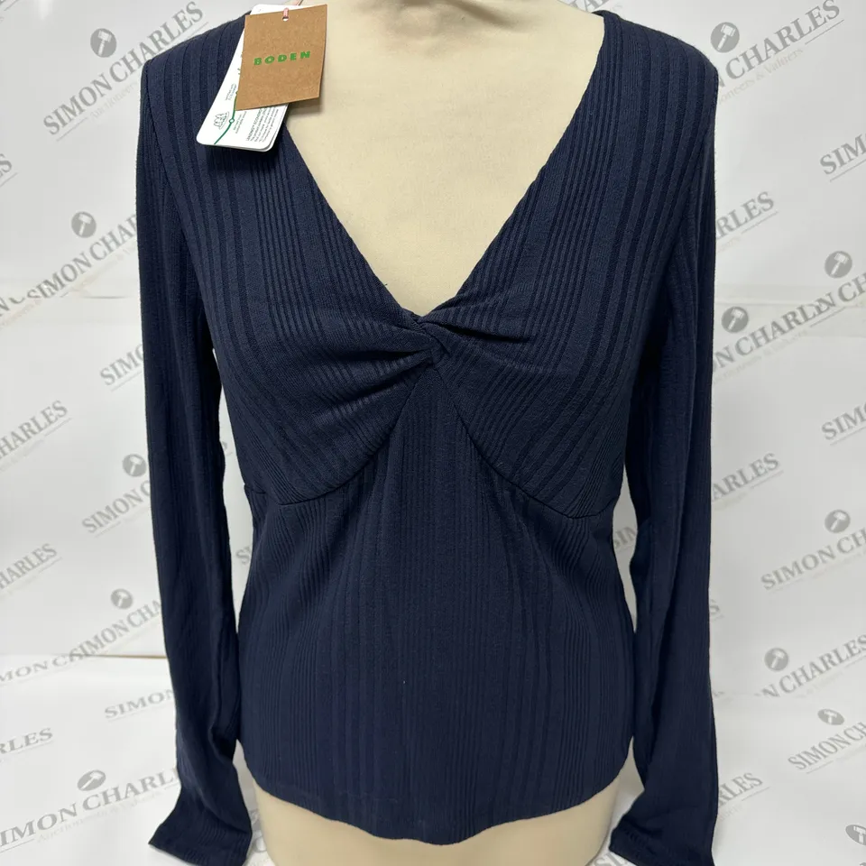 BODEN PLUNGE NECK PIN STRIPE LONG SLEEVED TOP IN MIDNIGHT BLUE SIZE 16