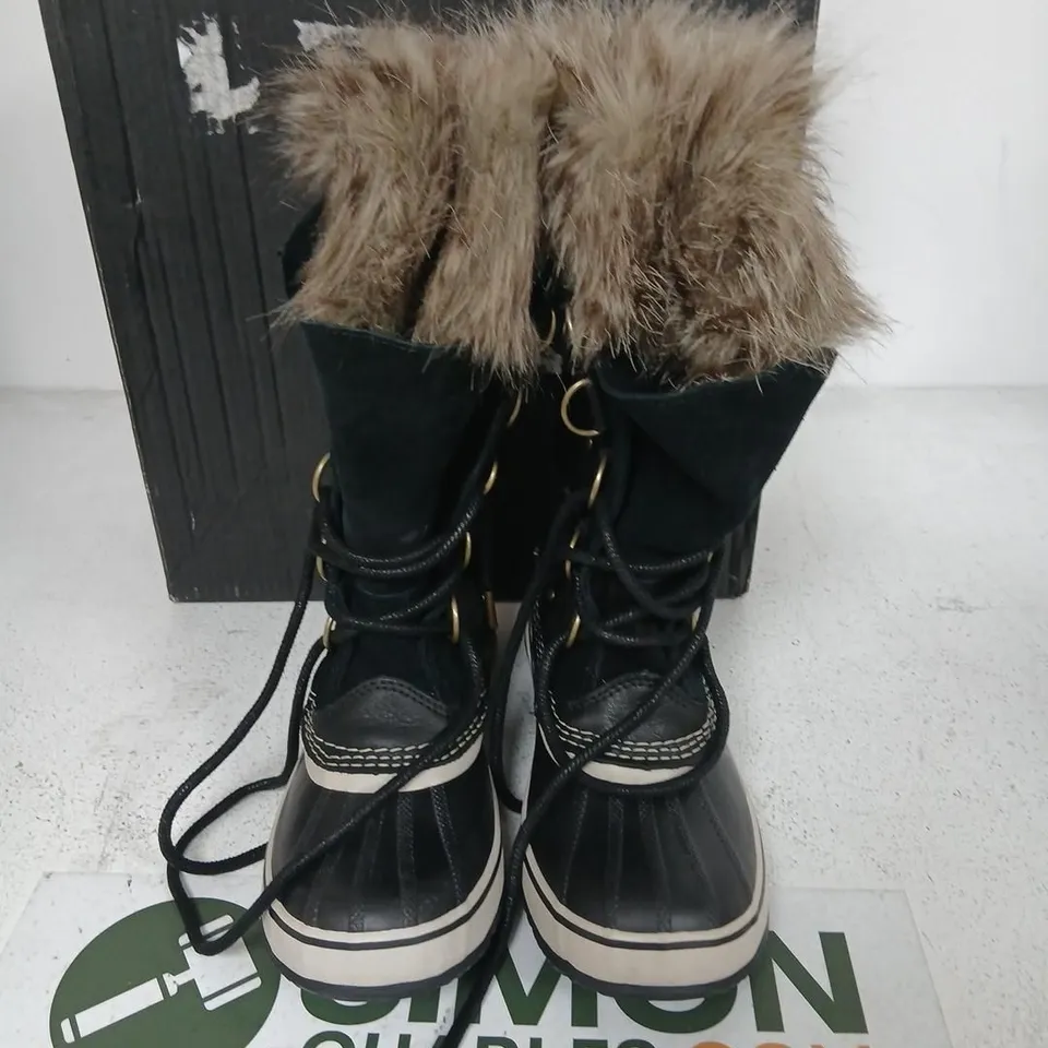 SOREL JOAN OF ARC WINTER BOOTS – BLACK WITH FUR TRIM, UK 5