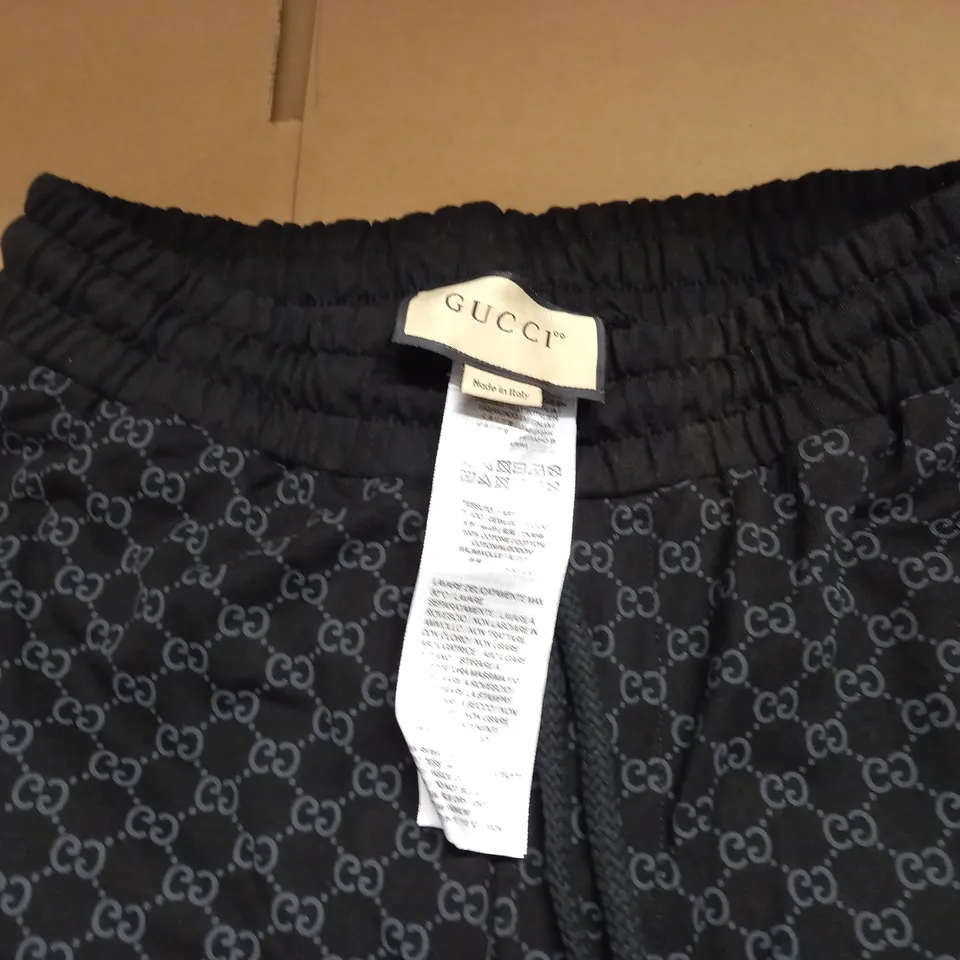 GUCCI BLACK SHORTS - M