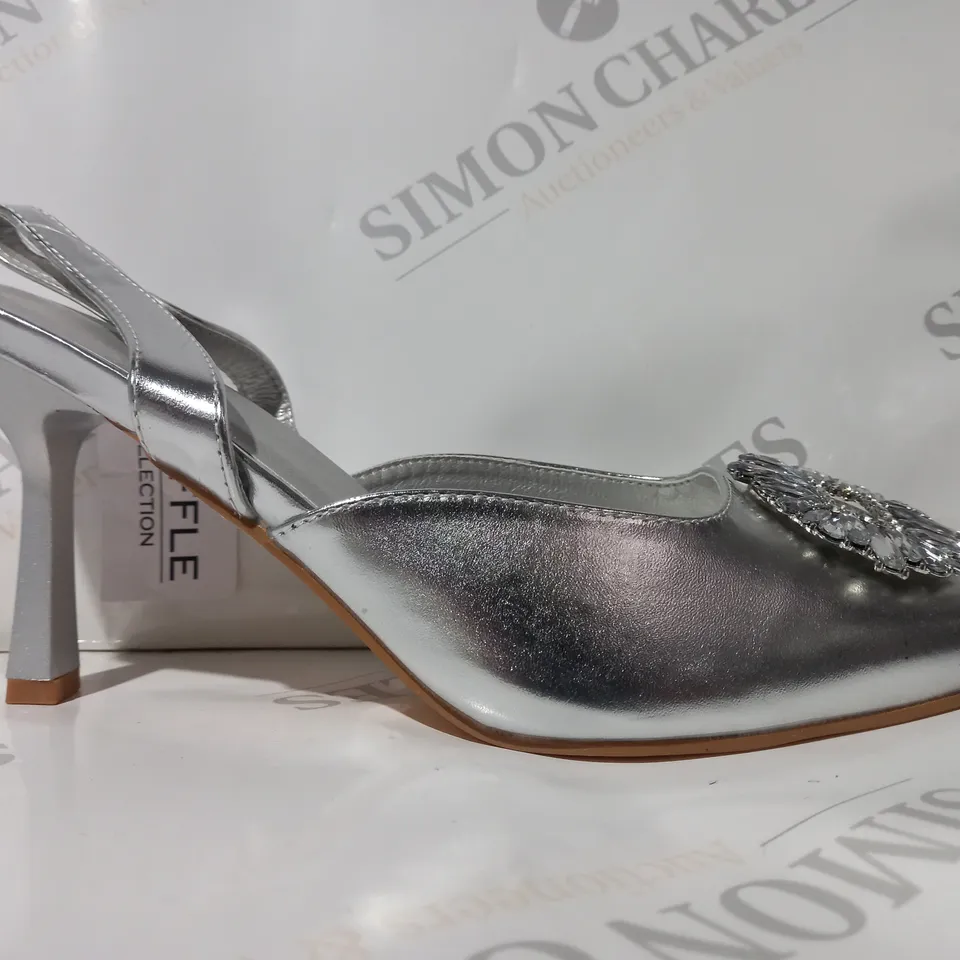 BOXED PAIR OF TRUFFLE COLLECTION POINTED TOE HEELED COURT SHOES IN METALLIC SILVER W. JEWEL EFFECT SIZE 7