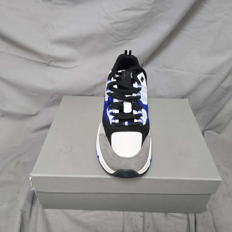 BOXED PAIR OF CLEENS AERO RUNNERS IN MARLIN - UK 9.5