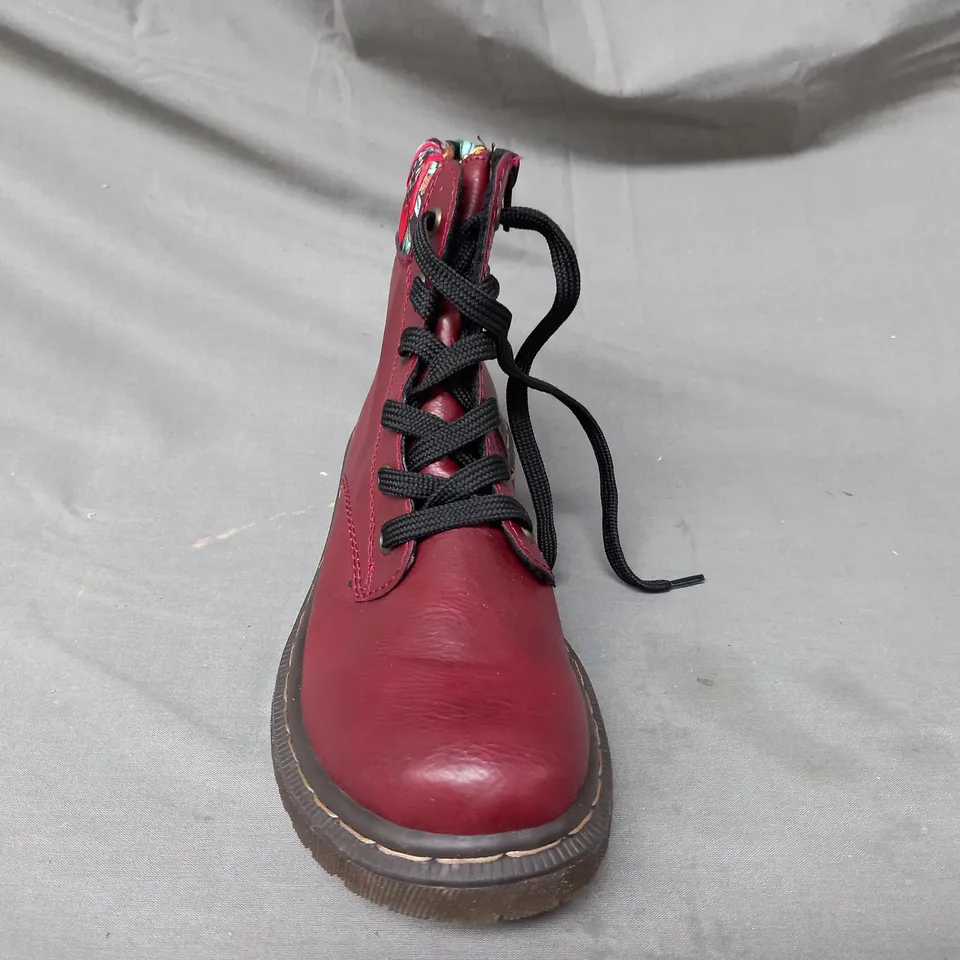 BOXED PAIR OF RIEKER BOOTS IN RED SIZE 6