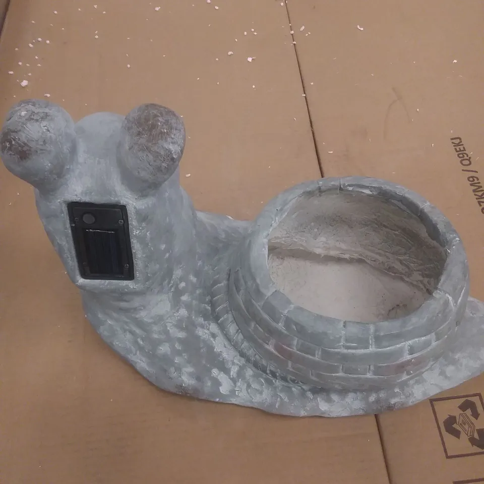 BOXED SOLAR SNAIL PLANTER