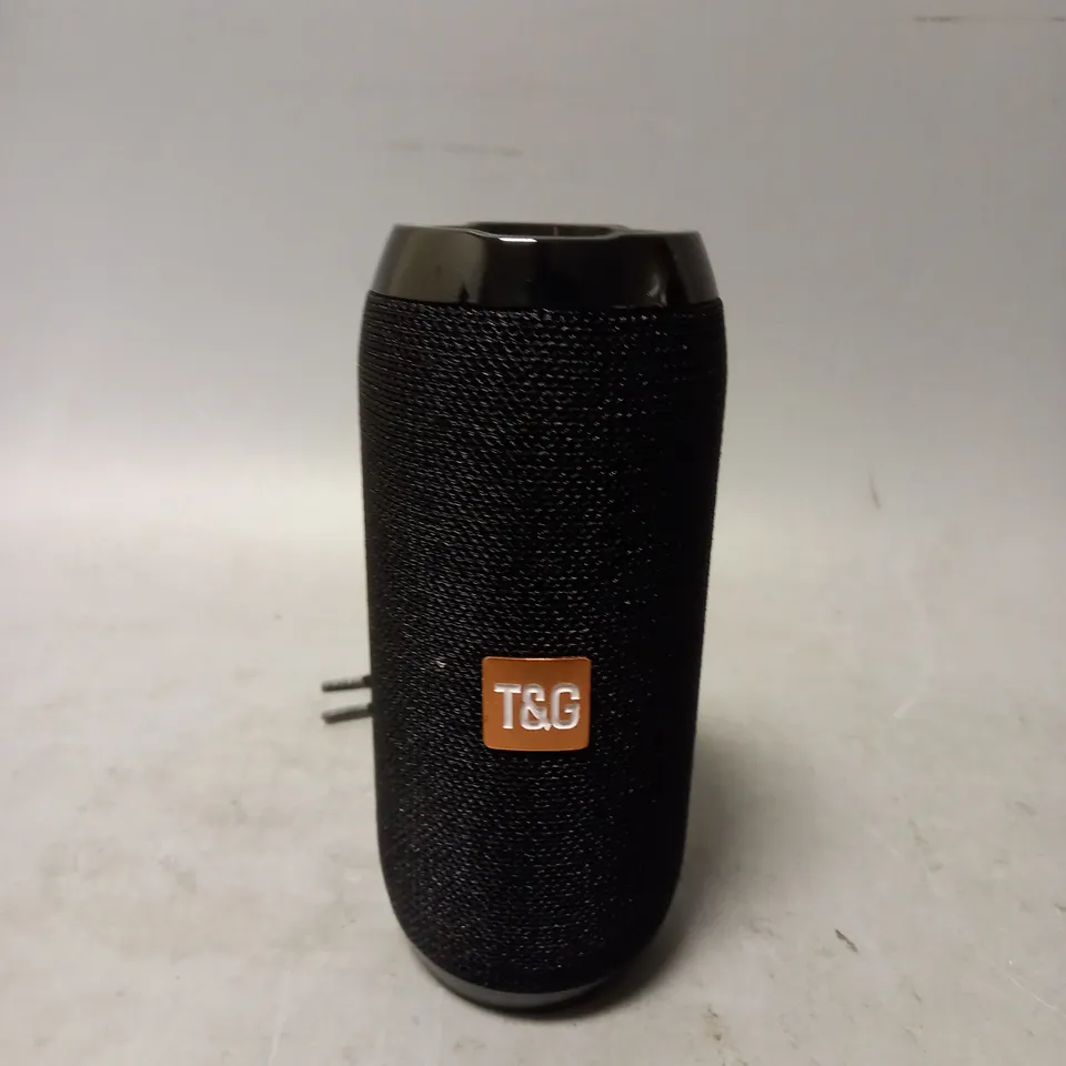 T&G PORTABLE SPEAKER IN BLACK