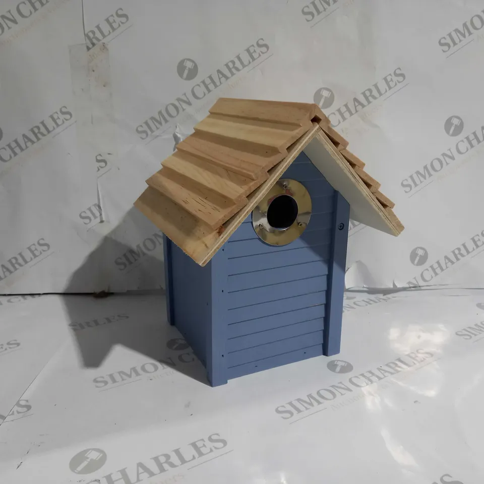 BOXED NAVARIS WOODEN BIRD HOUSE