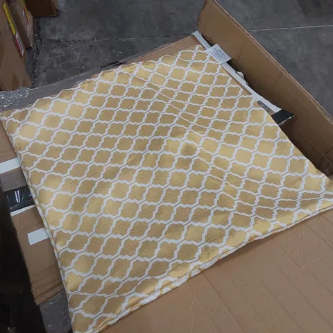 BOXED DAREECE COTSWOLD CUSHION COVERS WITH FILLER PADS - SET OF 4