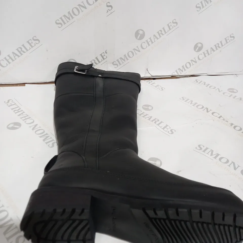 EMU AUSTRALIA "NATASHA" BLACK LEATHER KNEE-HIGH BOOTS, UK SIZE 7
