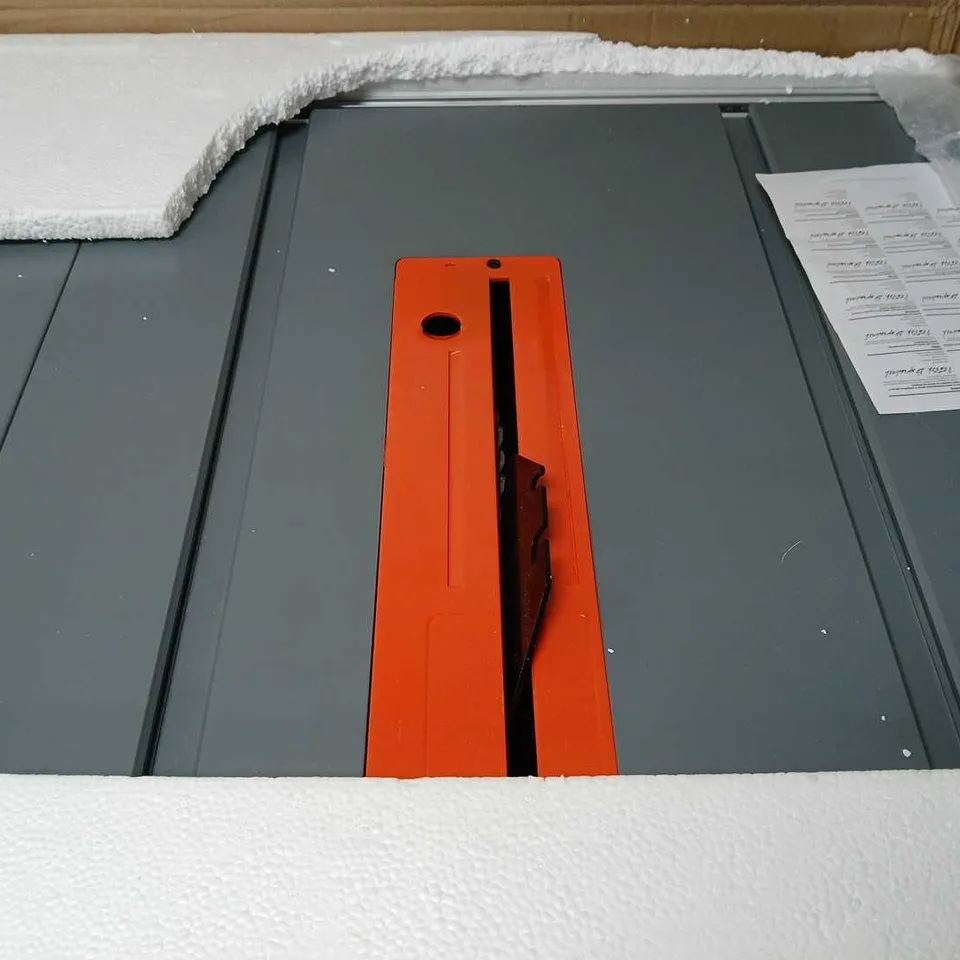 BOXED BLACK + DECKER CORDED TABLE SAW 