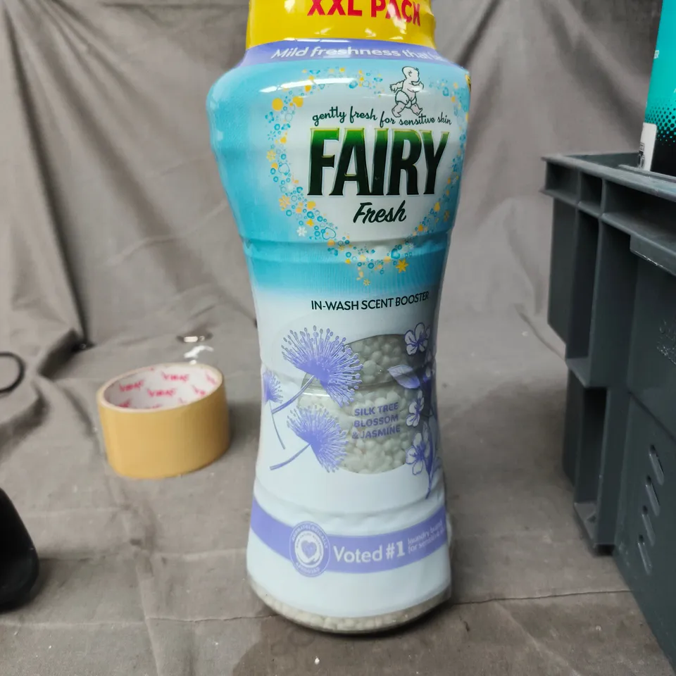 TOTE OF APPROXIMATELY 9 ASSORTED ITEMS TO INCLUDE: FAIRY IN WASH SCENT BOOSTER