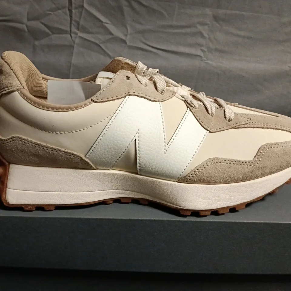 BOXED PAIR OF NEW BALANCE TRAINERS - UK 43