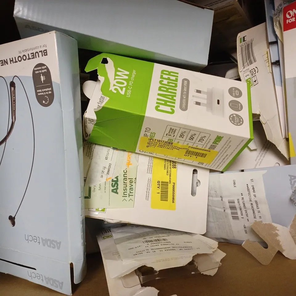 APPROXIMATELY 20 ASSORTED TECH PRODUCTS TO INCLUDE WIRELESS HEADPHONES, HDTV INDOOR AERIAL ANTENNA, DVD PLAYER 