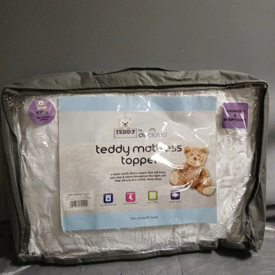 TEDDY COLLECTION BY AIRCLOUD TEDDY MATTRESS TOPPER IN WHITE - KING