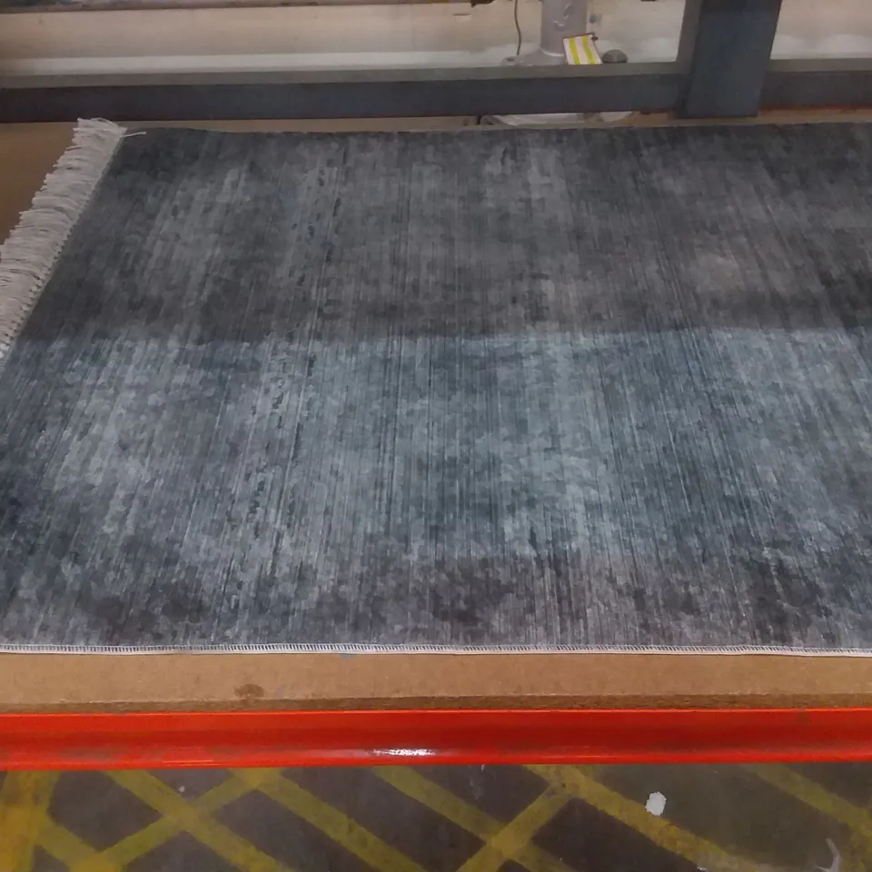 APRE 114 GREY RUG WITH WHITE TASSELS 