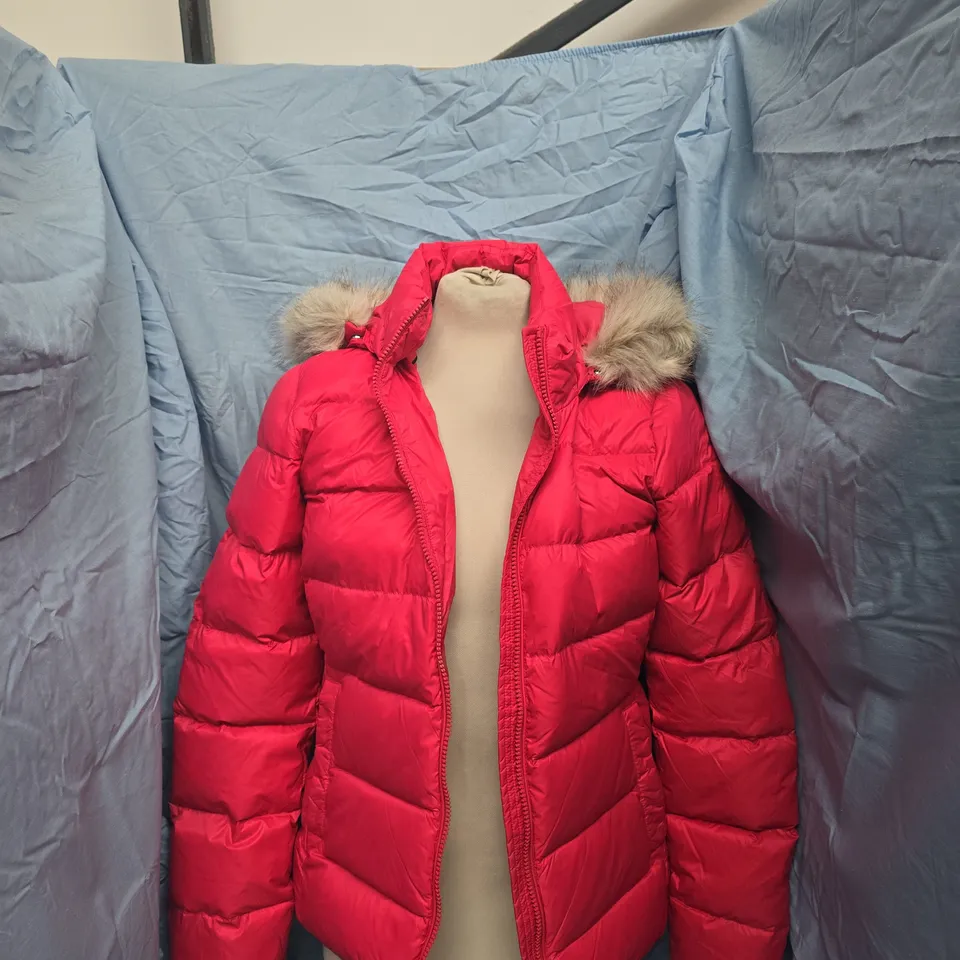 TOMMY HILFIGER HOODED DOWN JACKET – VINTAGE CERISE – UK M