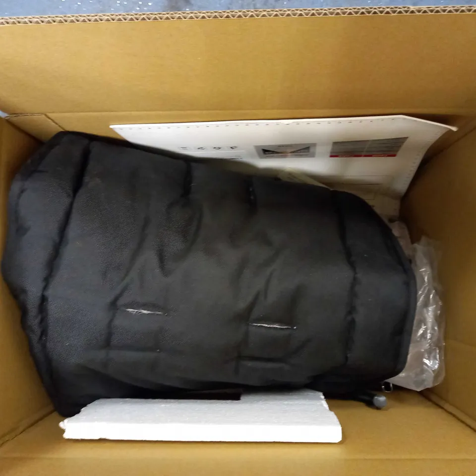 BOX OF APPROX 5 HOUSEHOLD ITEMS TO INCLUDE PICTURE FRAME, CHRISTMAS WINDOW STICKERS, VERY SHORTS (SIZE UNKNOWN)