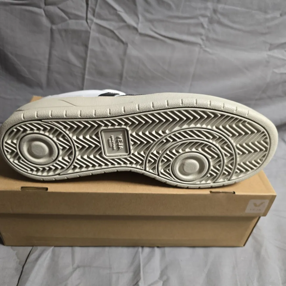 BOXED PAIR OF VEJA WHITE LEATHER SNEAKERS - UK SIZE 10