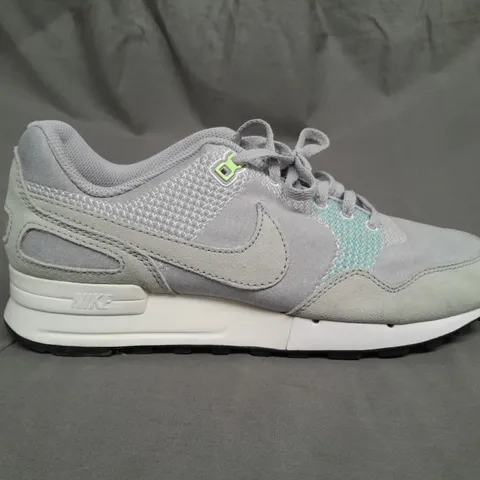 PAIR OF NIKE AIR PEGASUS 89 SNEAKER SIZE 8