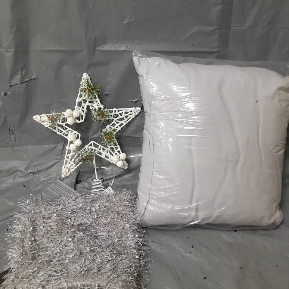 APPROXIMATELY 5 HOUSEHOLD ITEMS TO INCLUDE CHRISTMAS DECORATION, CUSHION AND CUSHION COVERS