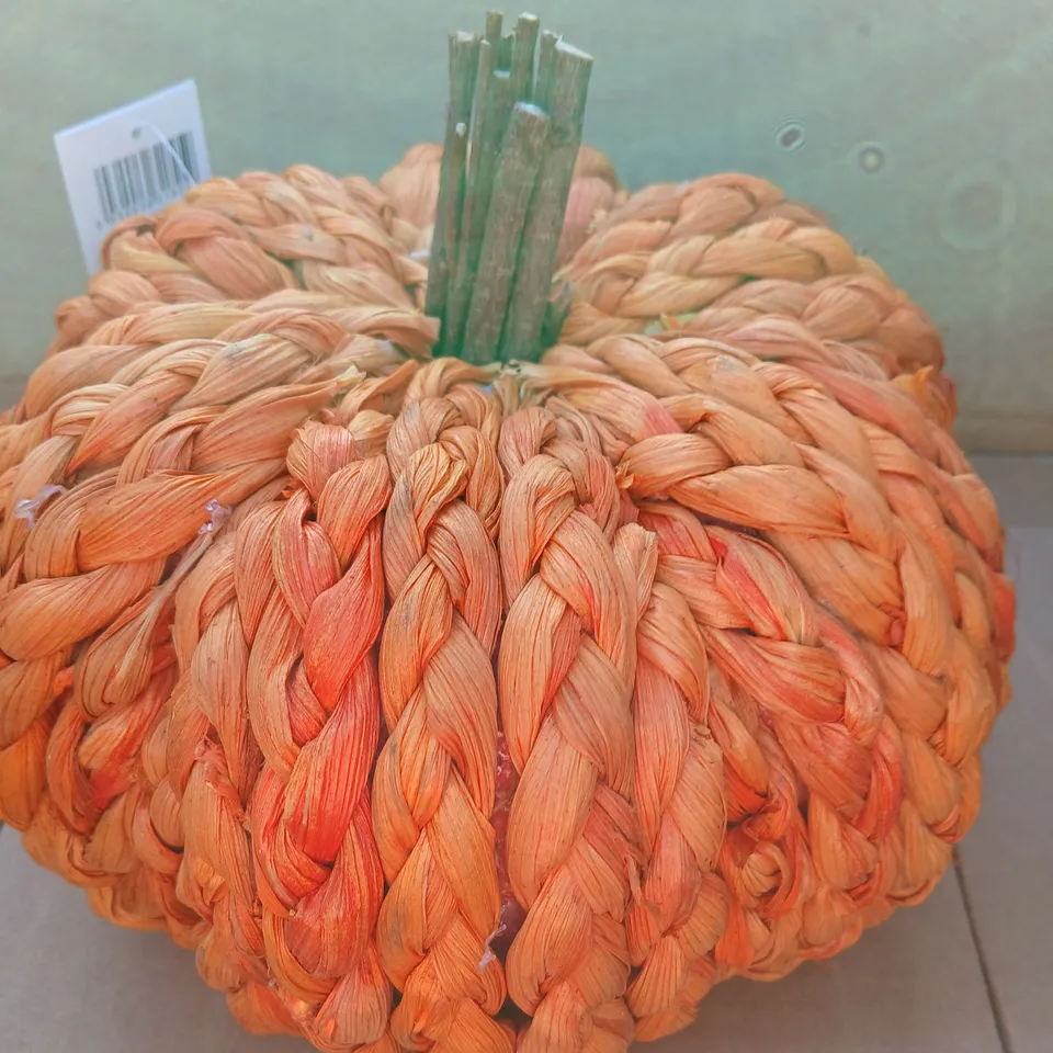APPROXIMATELY 24 BRAND NEW GISELA GRAHAM LONDON PUMPKIN ORNAMENT
