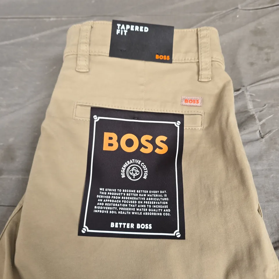 HUGO BOSS TAPERED CHINO'S - SIZE W32 L30