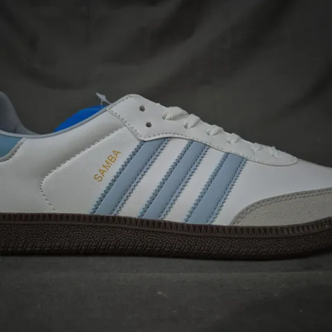 BOXED PAIR OF ADIDAS SAMBA SHOES IN WHITE/LIGHT BLUE UK SIZE 10.5